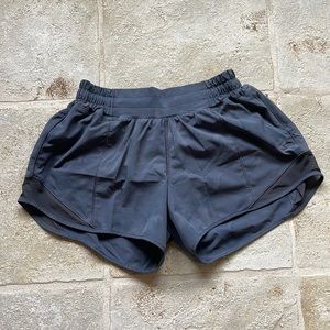 Size 4 Lululemon Hotty Hot Low-Rise Lined shorts